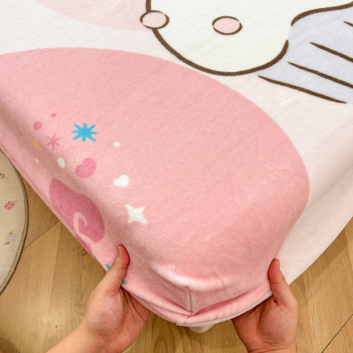 91家纺网 家纺一手货源 找家纺 暮思家居 2025新款正版授权三丽鸥大版牛奶绒数码印花单品床笠单件床笠(带标价格） 绒A版-蛋糕美乐蒂