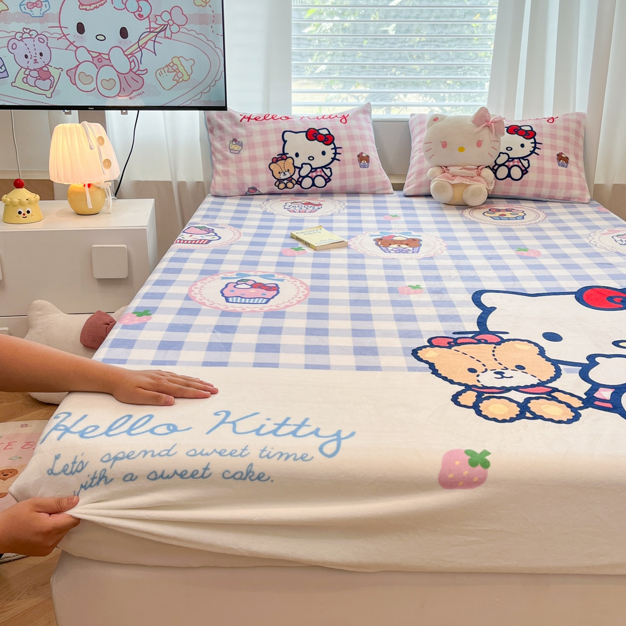 91家纺网 家纺一手货源 找家纺 暮思家居 2025新款正版授权三丽鸥大版牛奶绒数码印花单品床笠单件床笠(带标价格） 绒A版-格子KT
