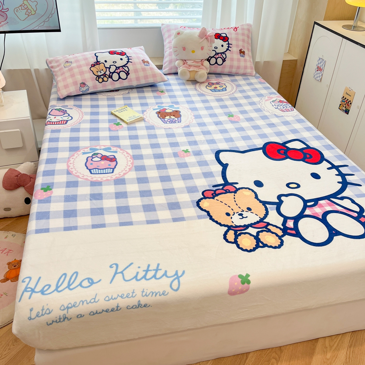 91家纺网 家纺一手货源 找家纺 暮思家居 2025新款正版授权三丽鸥大版牛奶绒数码印花单品床笠单件床笠(带标价格） 绒A版-格子KT