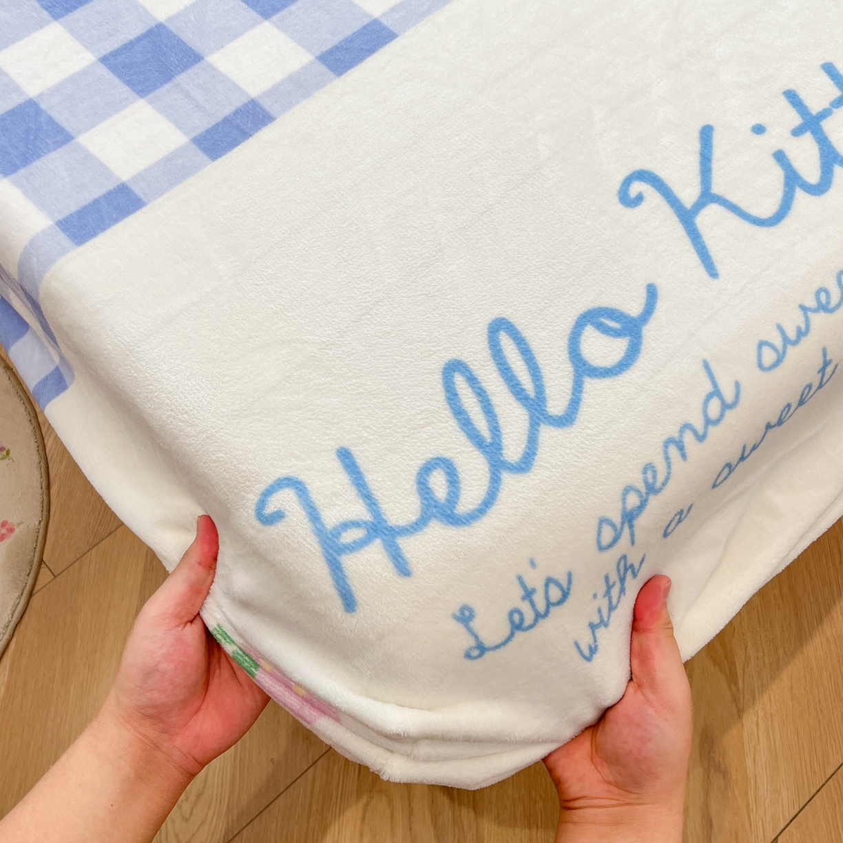 91家纺网 家纺一手货源 找家纺 暮思家居 2025新款正版授权三丽鸥大版牛奶绒数码印花单品床笠单件床笠(带标价格） 绒A版-格子KT