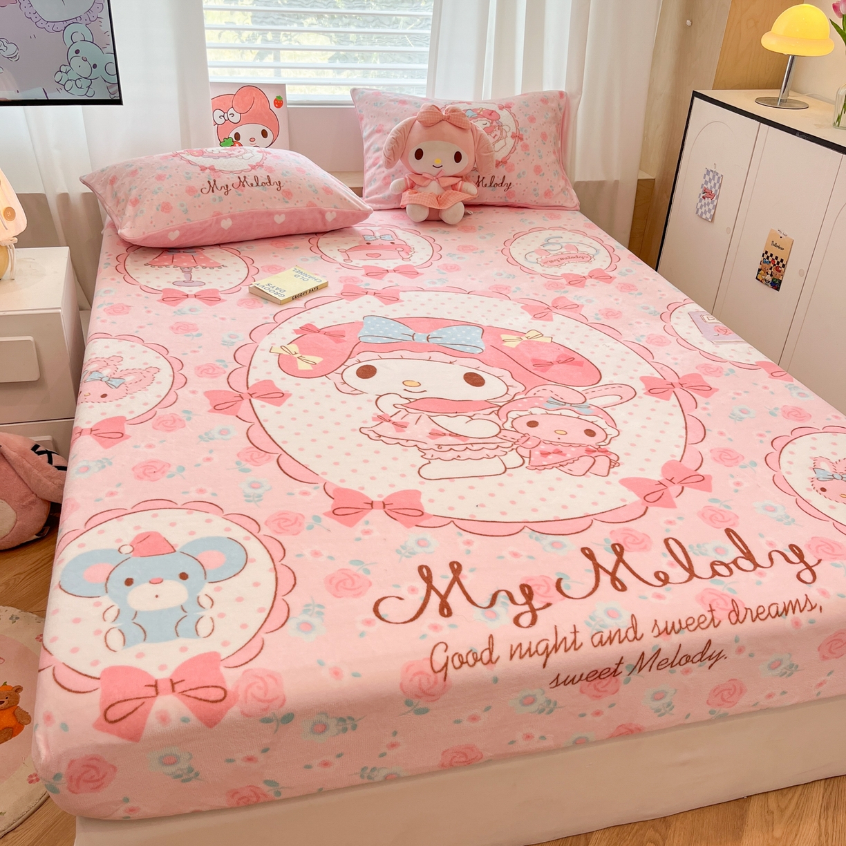 91家纺网 家纺一手货源 找家纺 暮思家居 2025新款正版授权三丽鸥大版牛奶绒数码印花单品床笠单件床笠(带标价格） 绒A版-花园美乐蒂