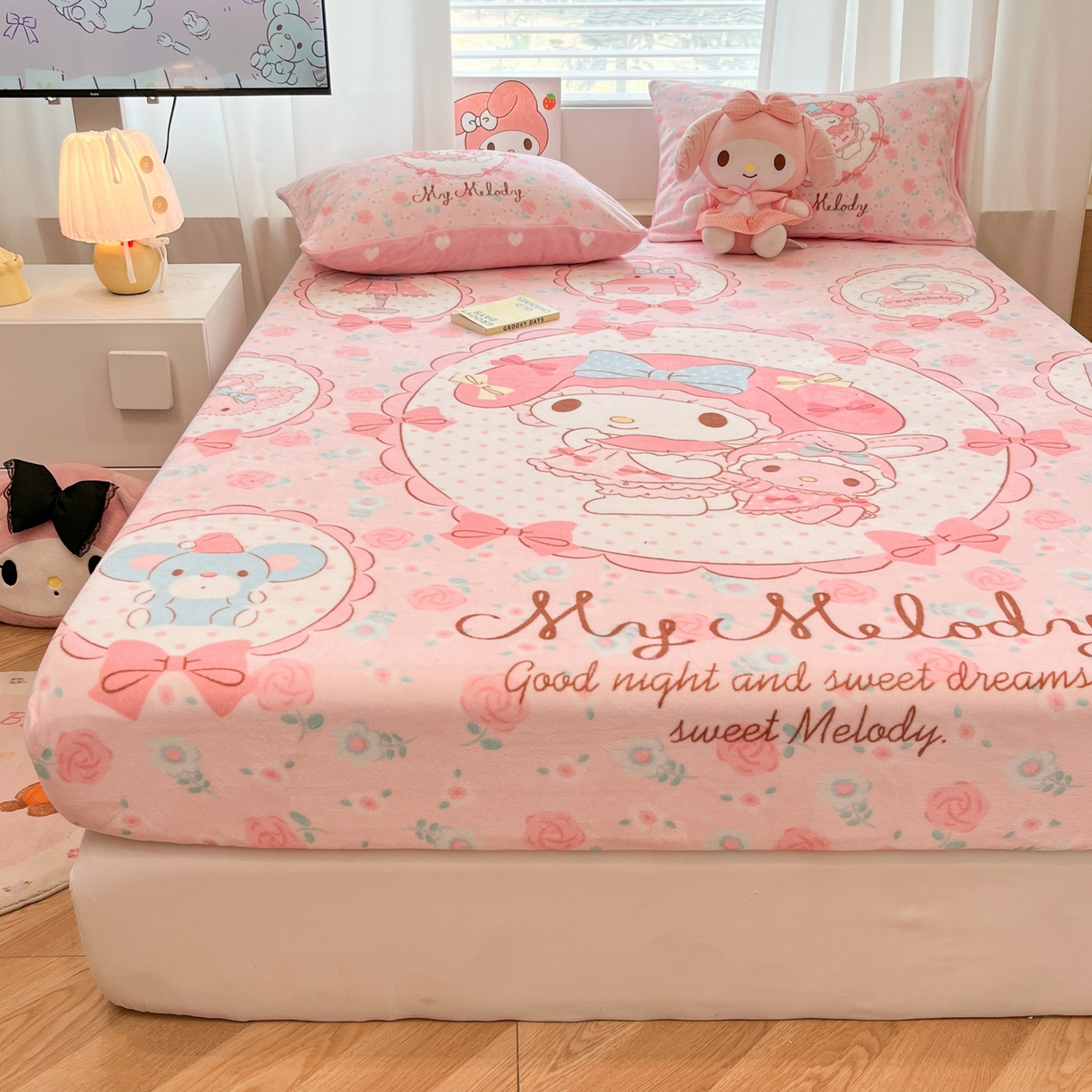 91家纺网 家纺一手货源 找家纺 暮思家居 2025新款正版授权三丽鸥大版牛奶绒数码印花单品床笠单件床笠(带标价格） 绒A版-花园美乐蒂