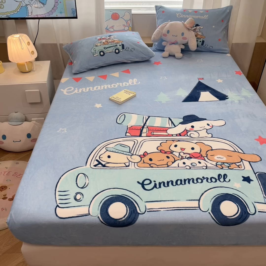 91家纺网 家纺一手货源 找家纺 暮思家居 2025新款正版授权三丽鸥大版牛奶绒数码印花单品床笠单件床笠(带标价格） 绒A版-伙伴玉桂狗