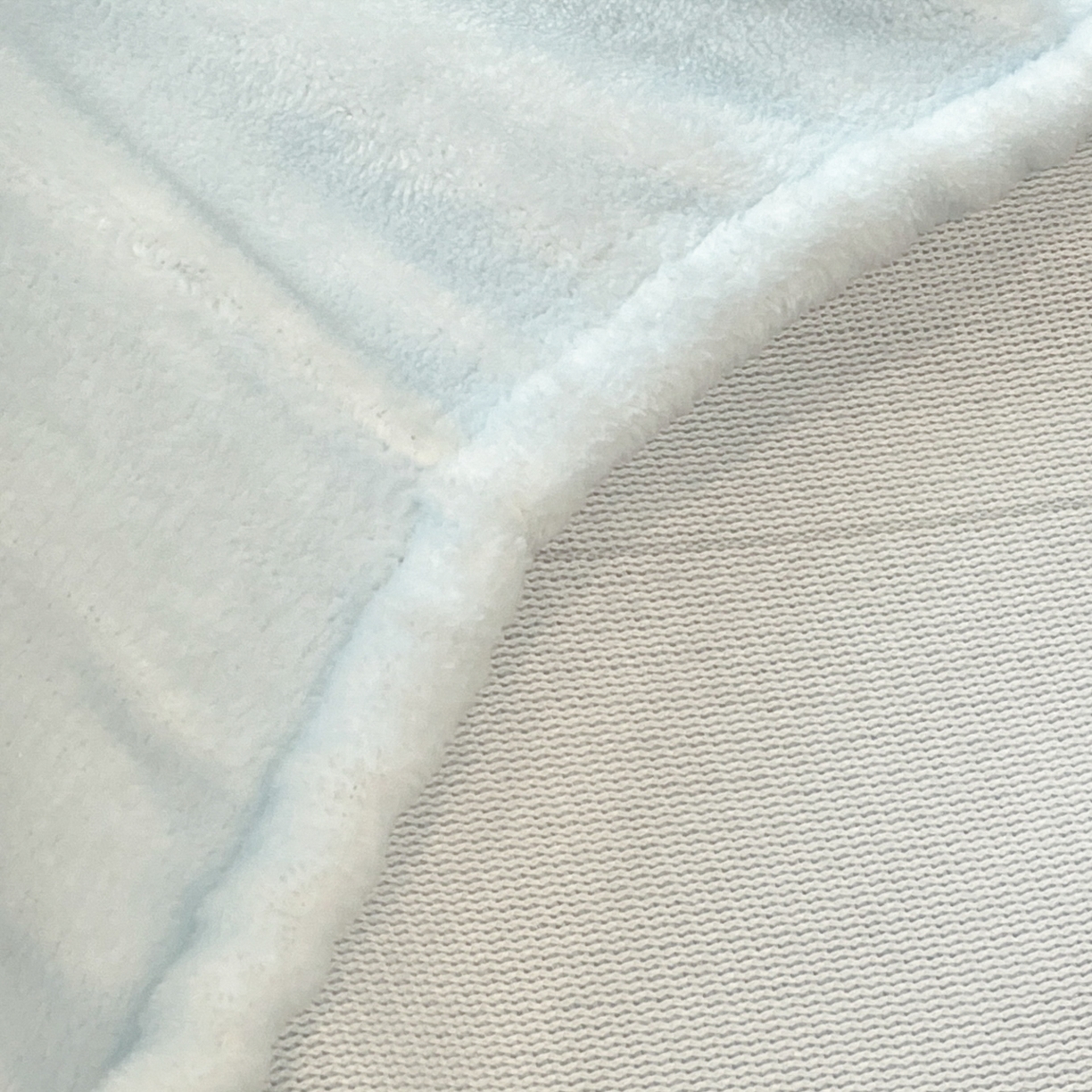 91家纺网 家纺一手货源 找家纺 暮思家居 2025新款正版授权三丽鸥大版牛奶绒数码印花单品床笠单件床笠(带标价格） 绒A版-开心玉桂狗