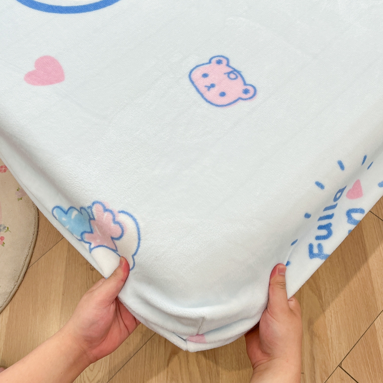 91家纺网 家纺一手货源 找家纺 暮思家居 2025新款正版授权三丽鸥大版牛奶绒数码印花单品床笠单件床笠(带标价格） 绒A版-开心玉桂狗