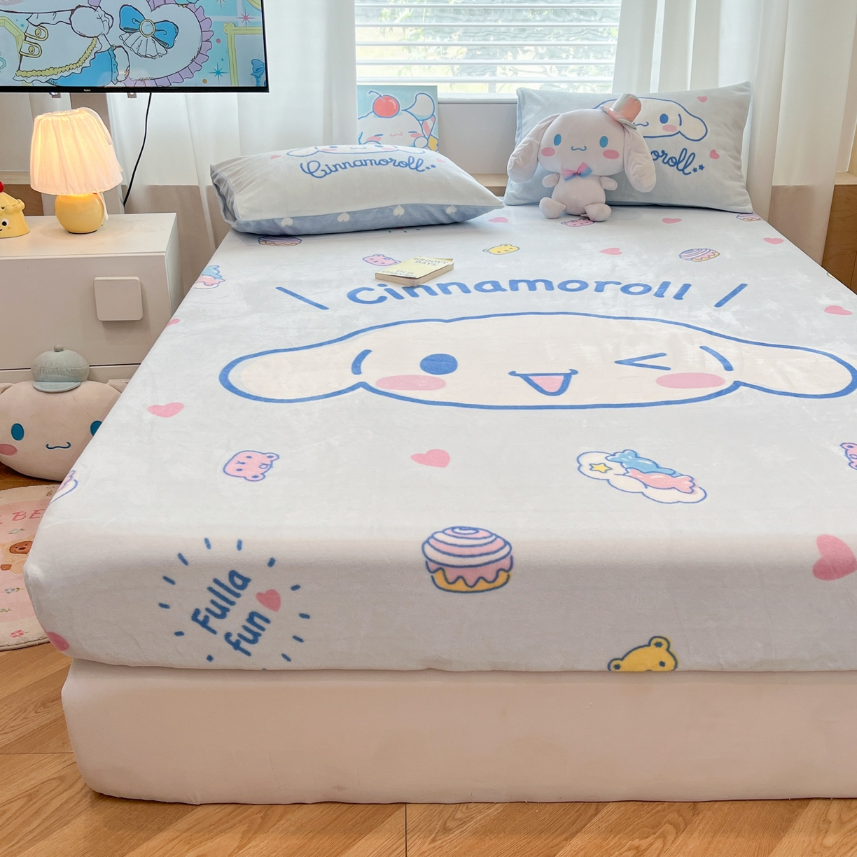 91家纺网 家纺一手货源 找家纺 暮思家居 2025新款正版授权三丽鸥大版牛奶绒数码印花单品床笠单件床笠(带标价格） 绒A版-开心玉桂狗