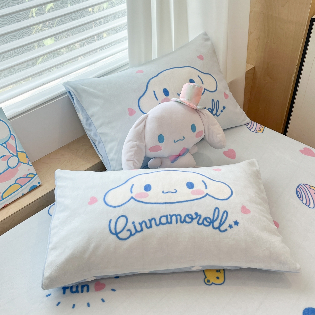 91家纺网 家纺一手货源 找家纺 暮思家居 2025新款正版授权三丽鸥大版牛奶绒数码印花单品床笠单件床笠(带标价格） 绒A版-开心玉桂狗