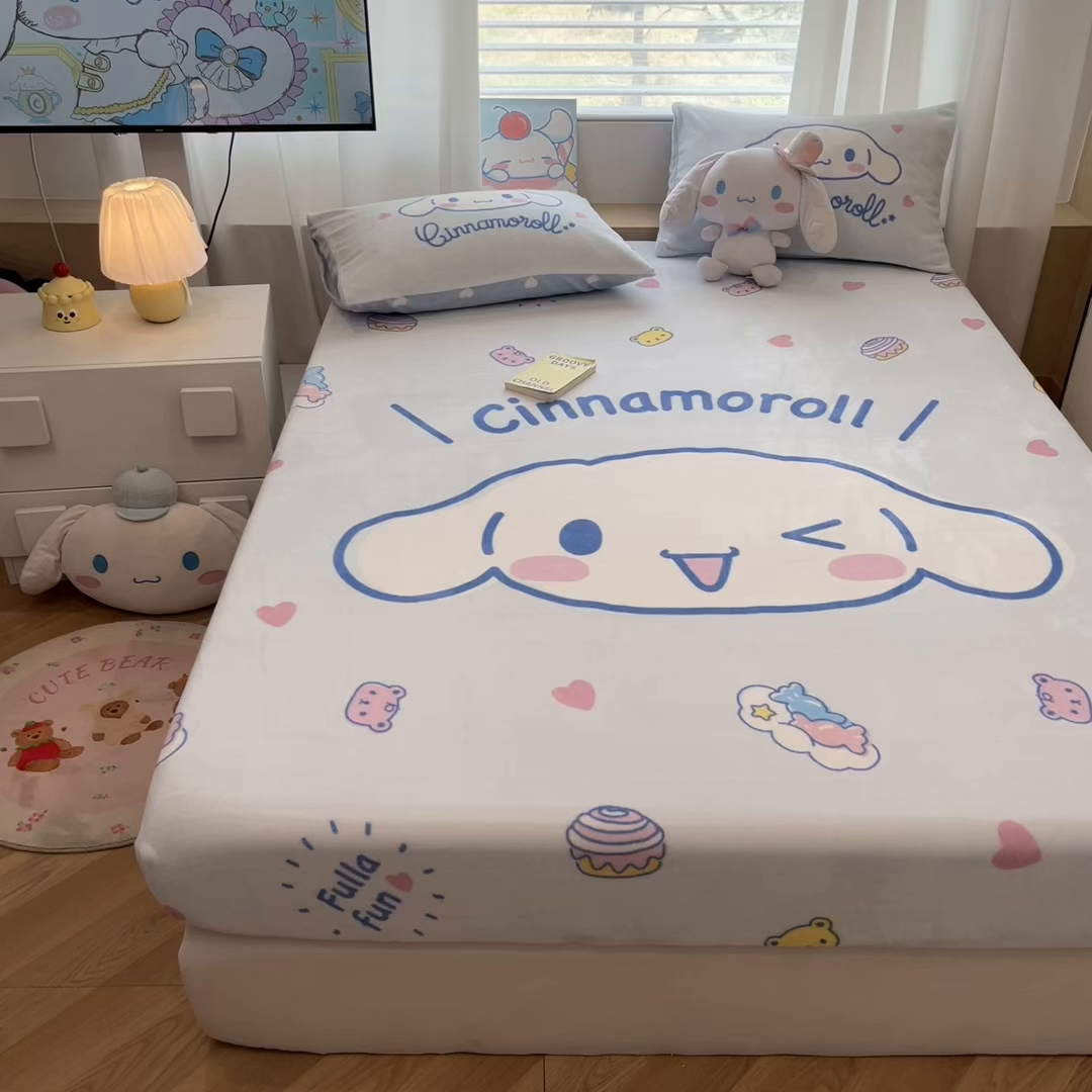 91家纺网 家纺一手货源 找家纺 暮思家居 2025新款正版授权三丽鸥大版牛奶绒数码印花单品床笠单件床笠(带标价格） 绒A版-开心玉桂狗