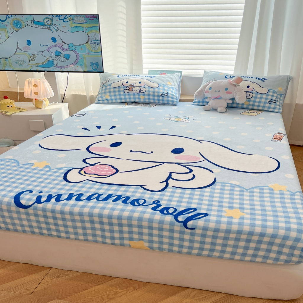 91家纺网 家纺一手货源 找家纺 暮思家居 2025新款正版授权三丽鸥大版牛奶绒数码印花单品床笠单件床笠(带标价格） 绒A版-快乐玉桂狗