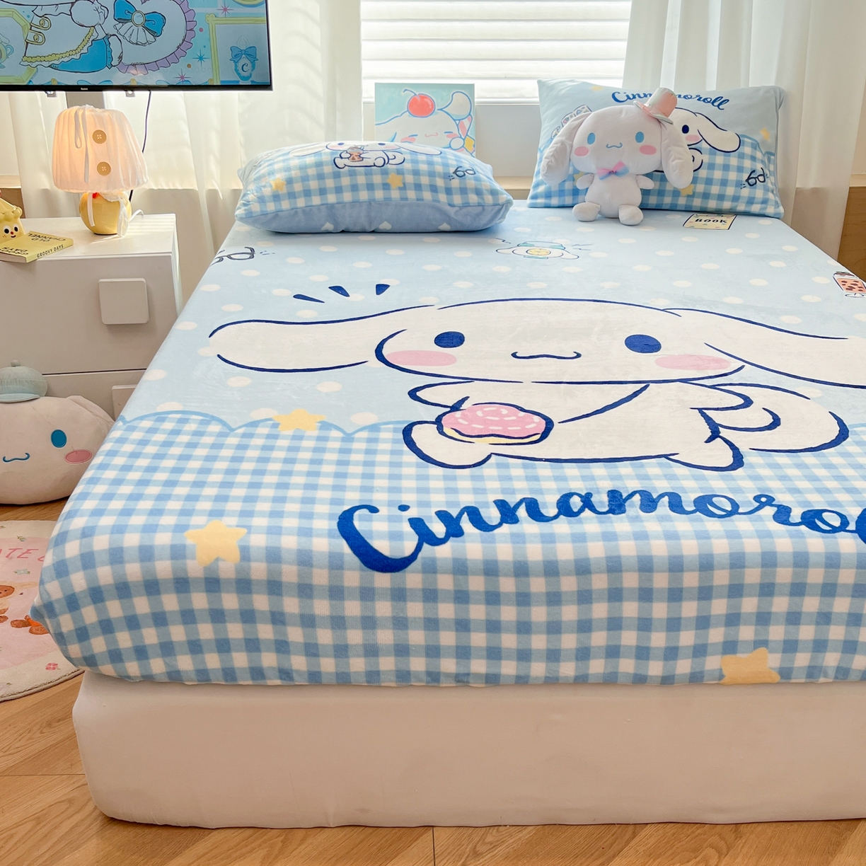 91家纺网 家纺一手货源 找家纺 暮思家居 2025新款正版授权三丽鸥大版牛奶绒数码印花单品床笠单件床笠(带标价格） 绒A版-快乐玉桂狗