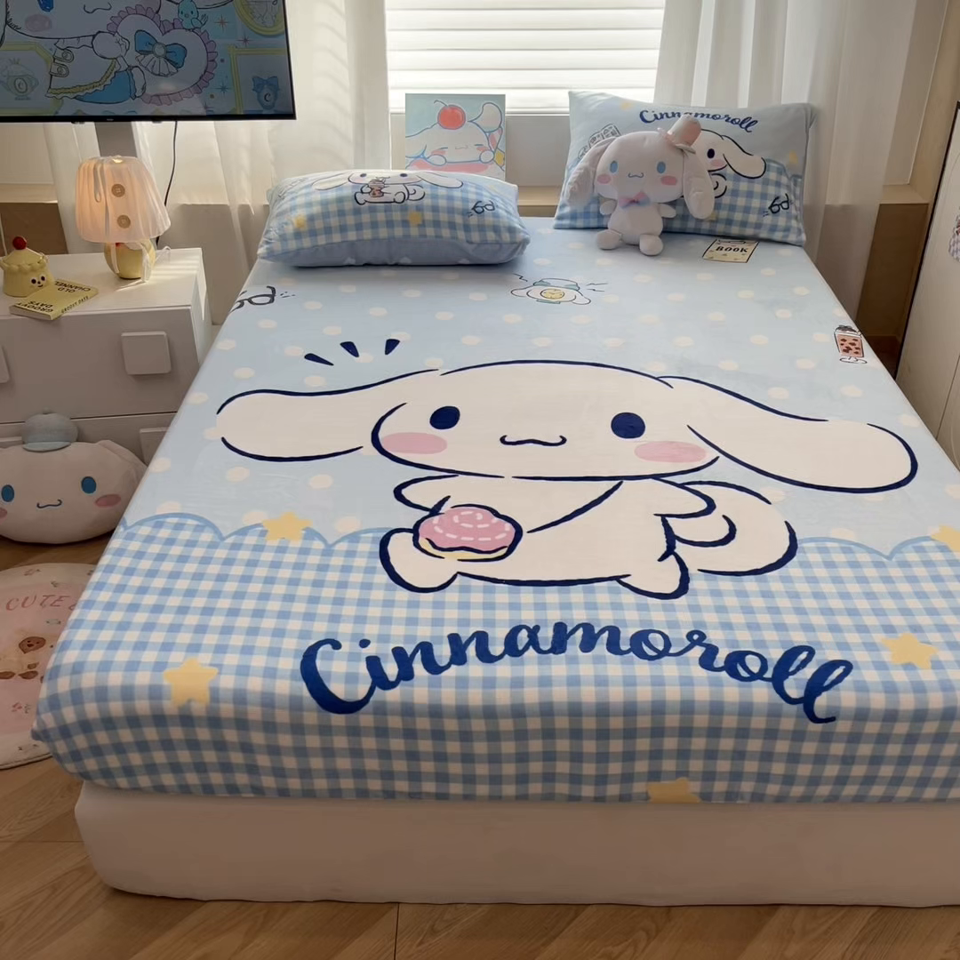 91家纺网 家纺一手货源 找家纺 暮思家居 2025新款正版授权三丽鸥大版牛奶绒数码印花单品床笠单件床笠(带标价格） 绒A版-快乐玉桂狗