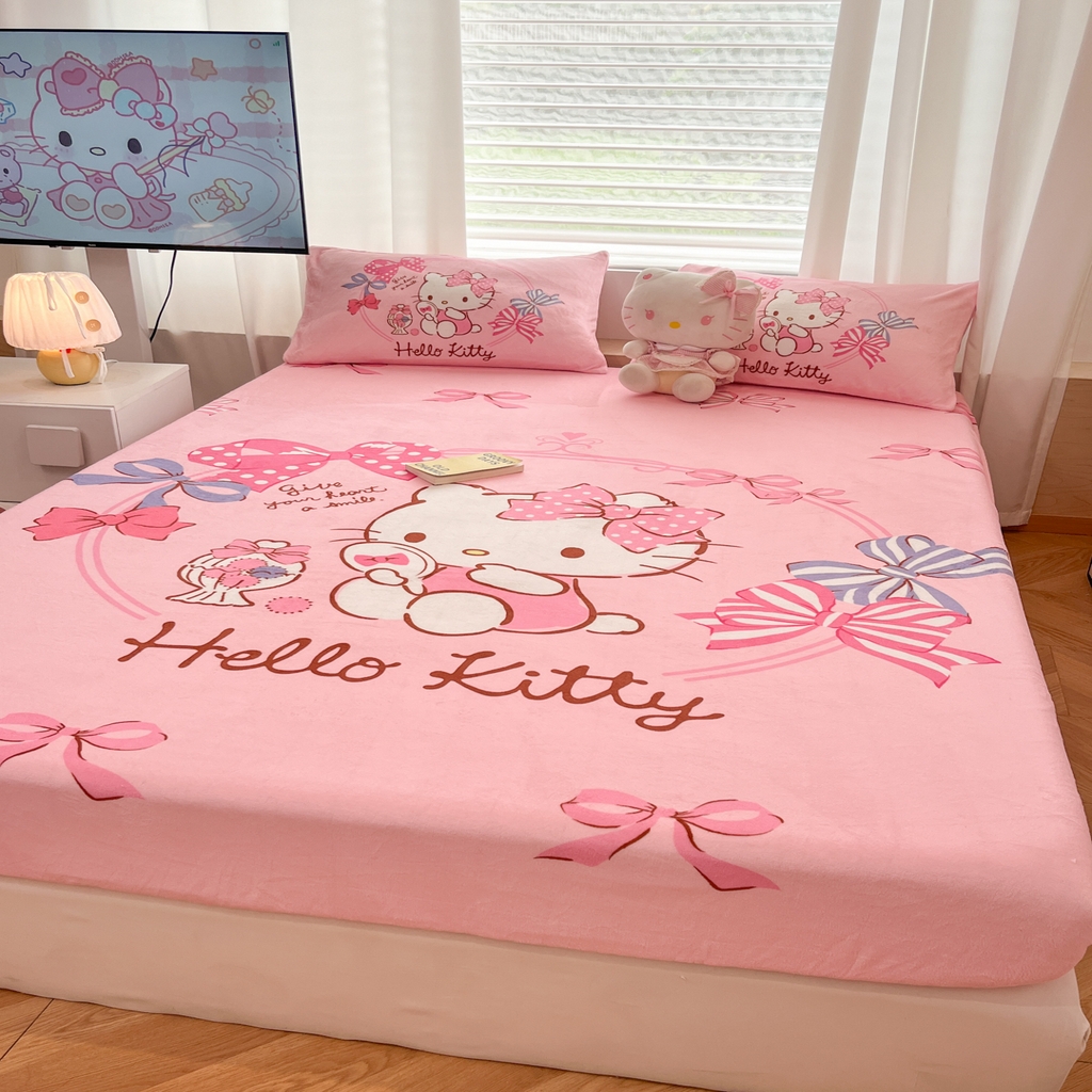 91家纺网 家纺一手货源 找家纺 暮思家居 2025新款正版授权三丽鸥大版牛奶绒数码印花单品床笠单件床笠(带标价格） 绒A版-美美KT