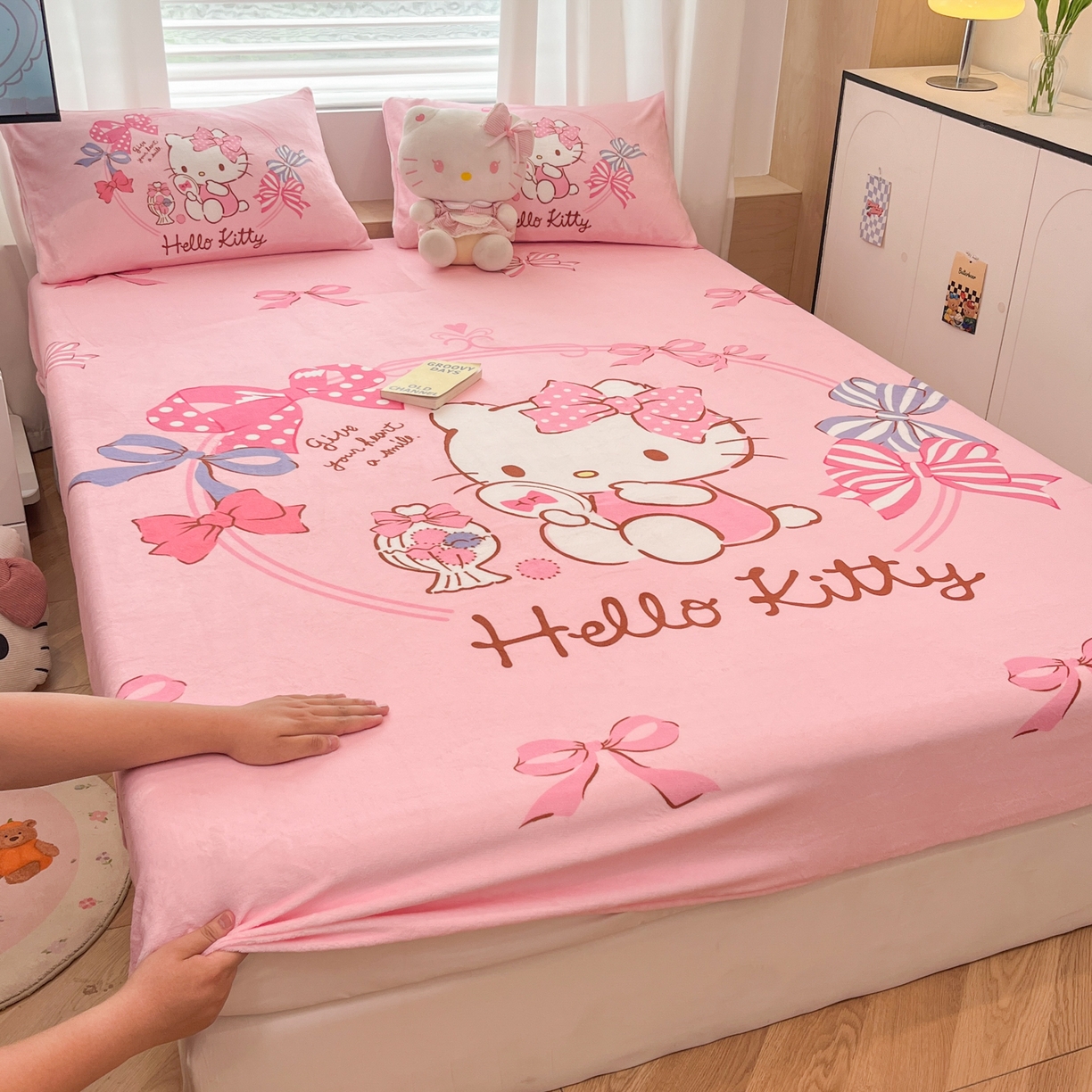 91家纺网 家纺一手货源 找家纺 暮思家居 2025新款正版授权三丽鸥大版牛奶绒数码印花单品床笠单件床笠(带标价格） 绒A版-美美KT