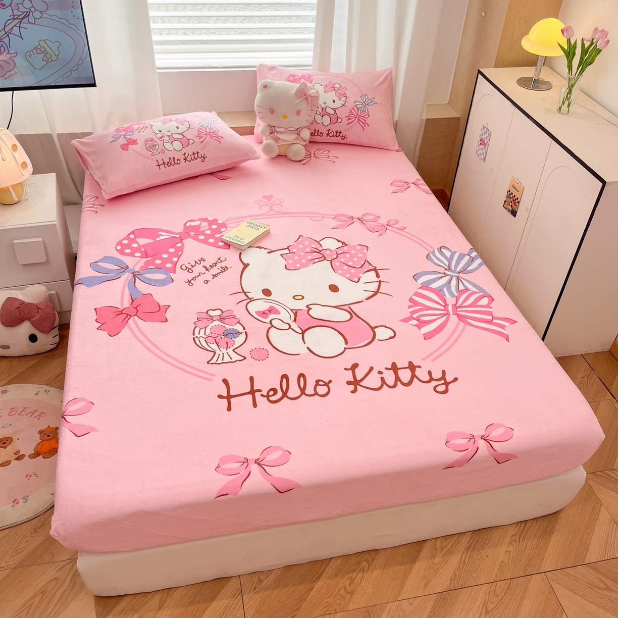 91家纺网 家纺一手货源 找家纺 暮思家居 2025新款正版授权三丽鸥大版牛奶绒数码印花单品床笠单件床笠(带标价格） 绒A版-美美KT