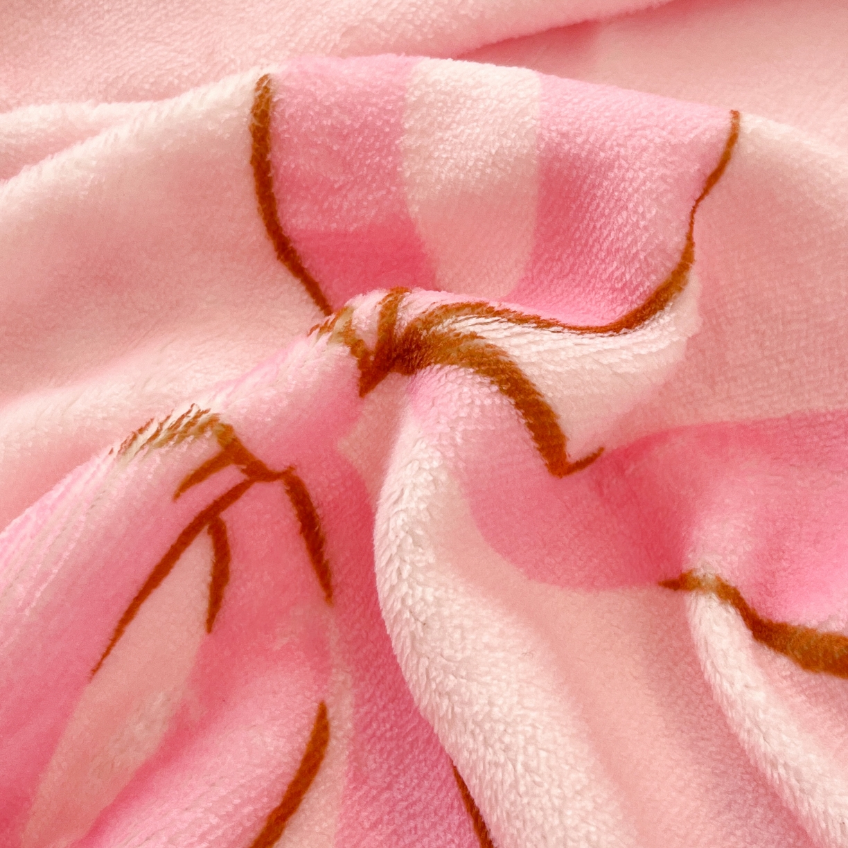 91家纺网 家纺一手货源 找家纺 暮思家居 2025新款正版授权三丽鸥大版牛奶绒数码印花单品床笠单件床笠(带标价格） 绒A版-美美KT