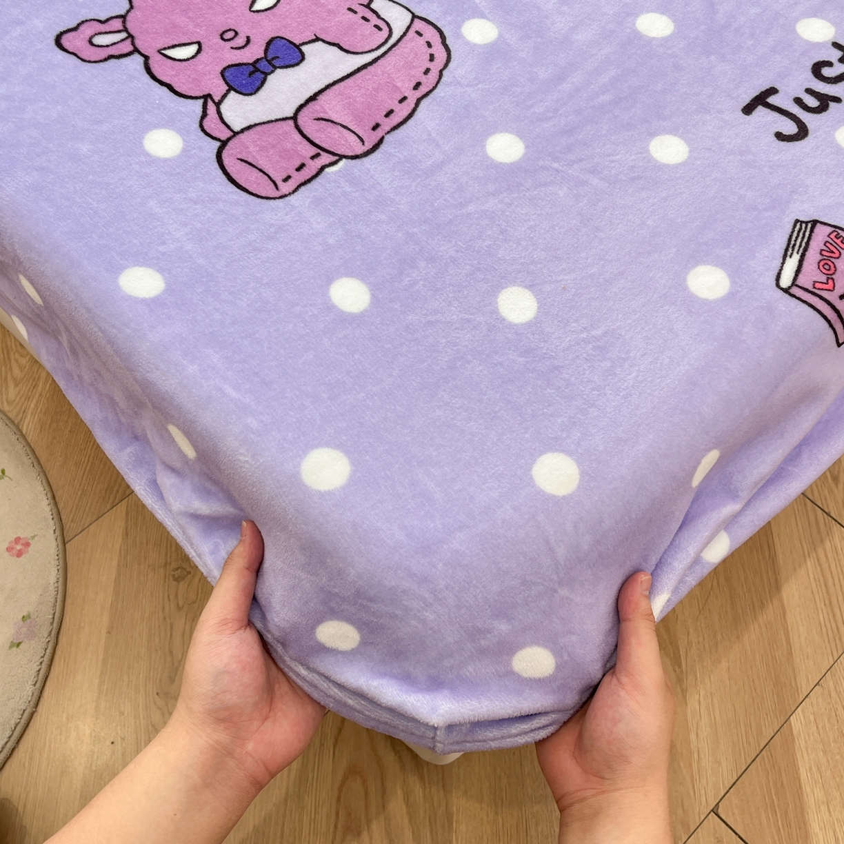 91家纺网 家纺一手货源 找家纺 暮思家居 2025新款正版授权三丽鸥大版牛奶绒数码印花单品床笠单件床笠(带标价格） 绒A版-美妆库洛米