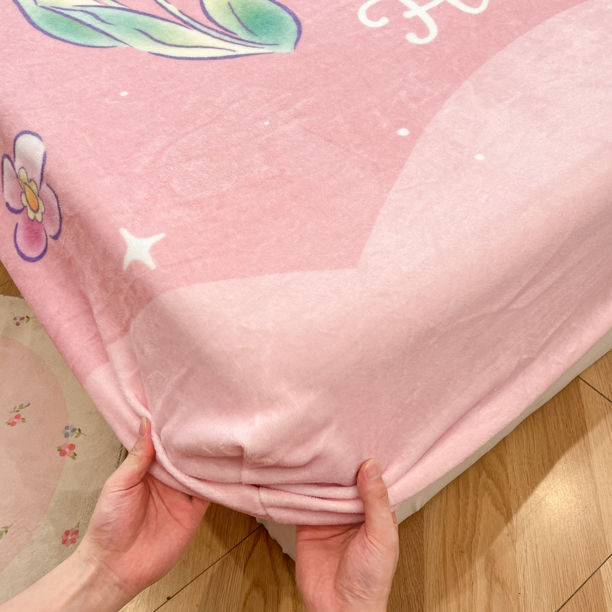 91家纺网 家纺一手货源 找家纺 暮思家居 2025新款正版授权三丽鸥大版牛奶绒数码印花单品床笠单件床笠(带标价格） 绒A版-梦幻KT