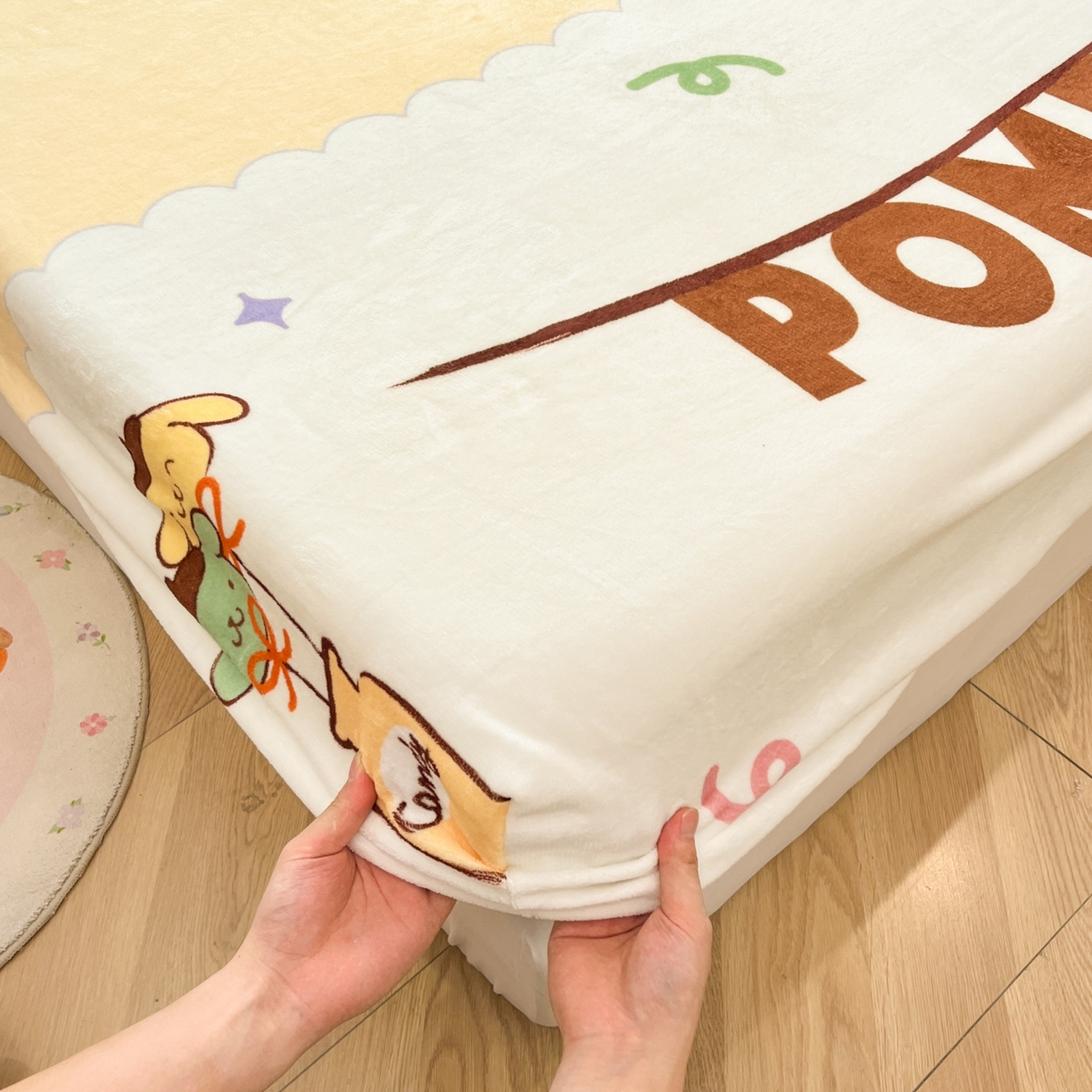 91家纺网 家纺一手货源 找家纺 暮思家居 2025新款正版授权三丽鸥大版牛奶绒数码印花单品床笠单件床笠(带标价格） 绒A版-奶黄包布丁狗