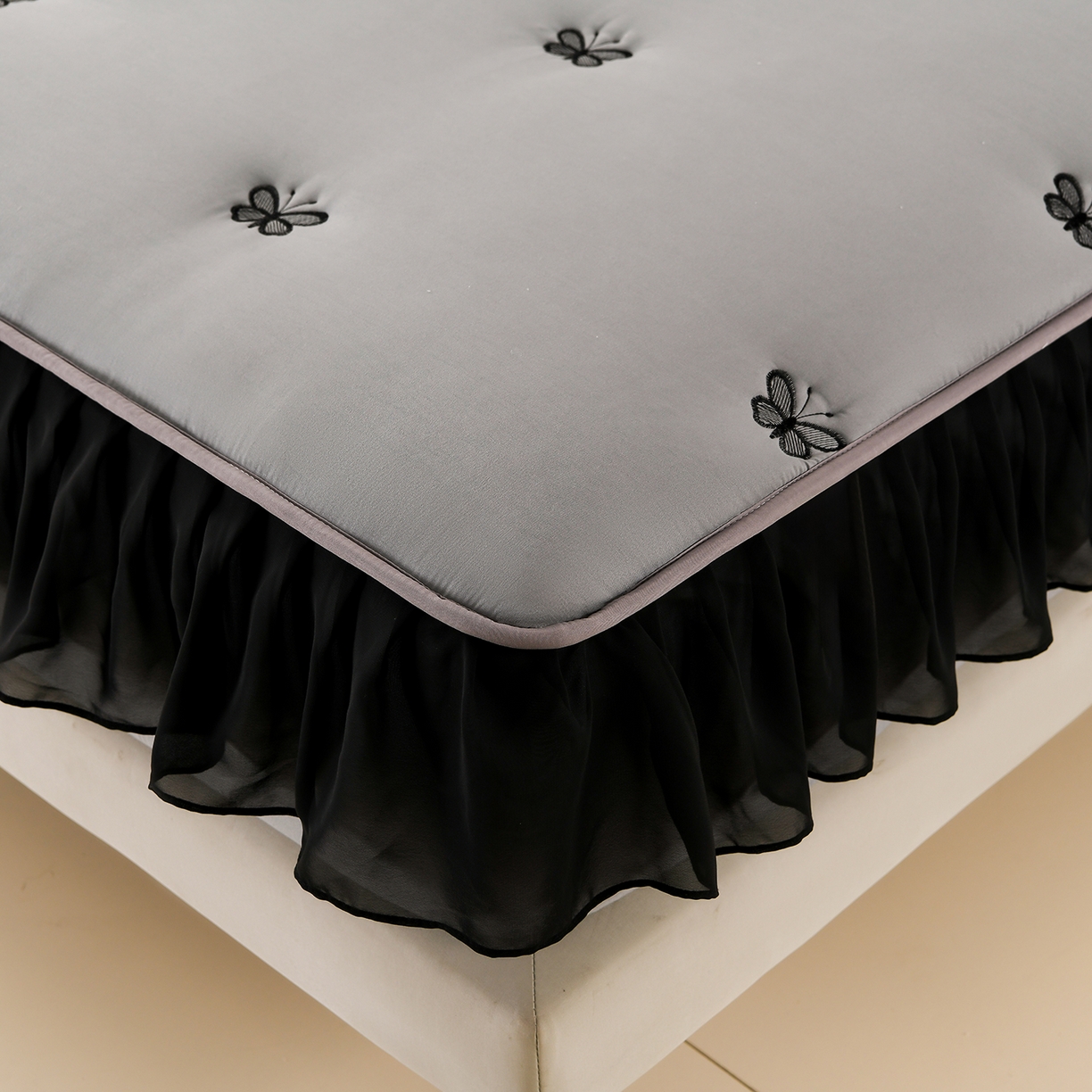 91家纺网 家纺一手货源 找家纺 推推家纺 2025新款A类水洗棉花边床笠单品床笠床笠单件 蝴蝶-深灰