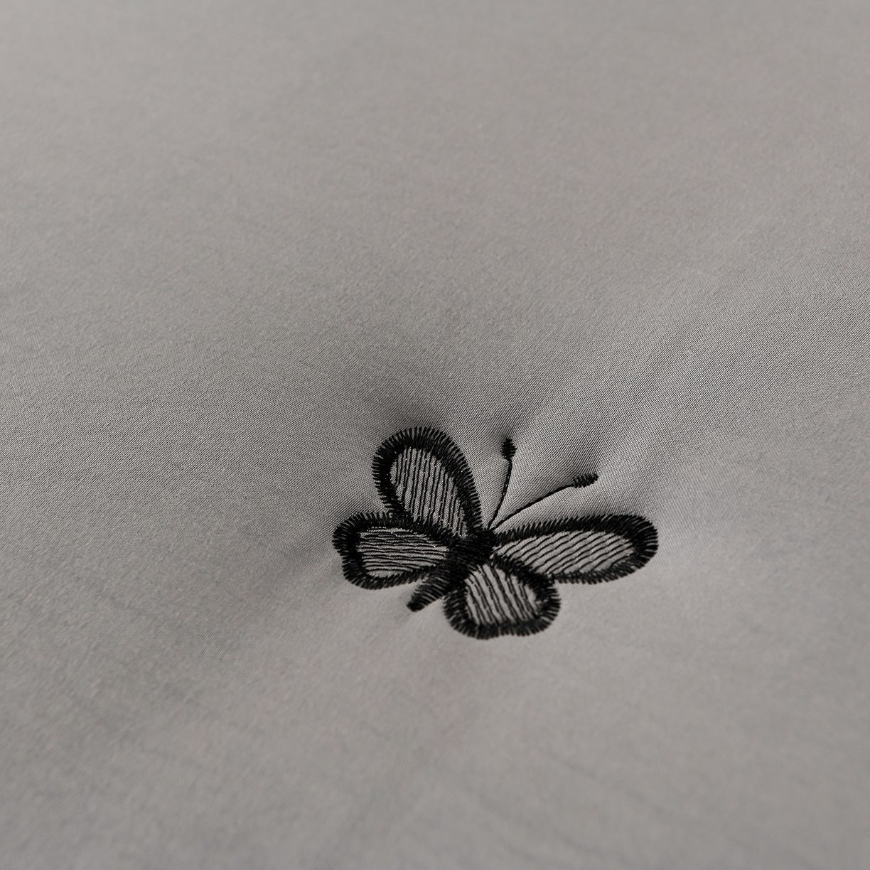 91家纺网 家纺一手货源 找家纺 推推家纺 2025新款A类水洗棉花边床笠单品床笠床笠单件 蝴蝶-深灰