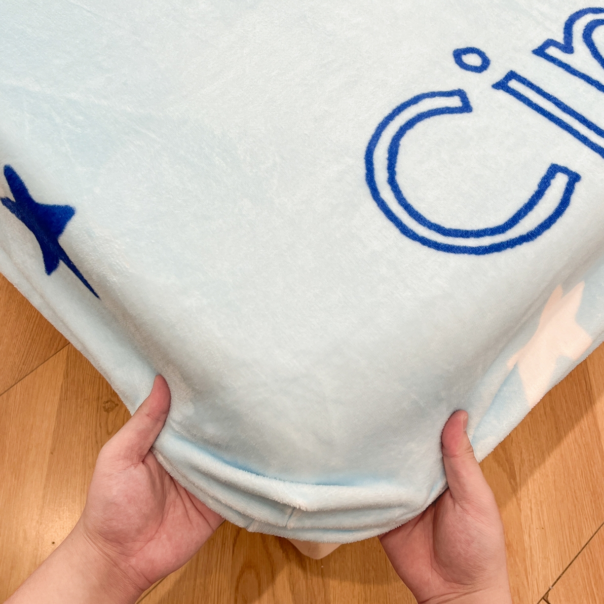 91家纺网 家纺一手货源 找家纺 暮思家居 2025新款正版授权三丽鸥大版牛奶绒数码印花单品床笠单件床笠(带标价格） 绒A版-甜品大耳狗