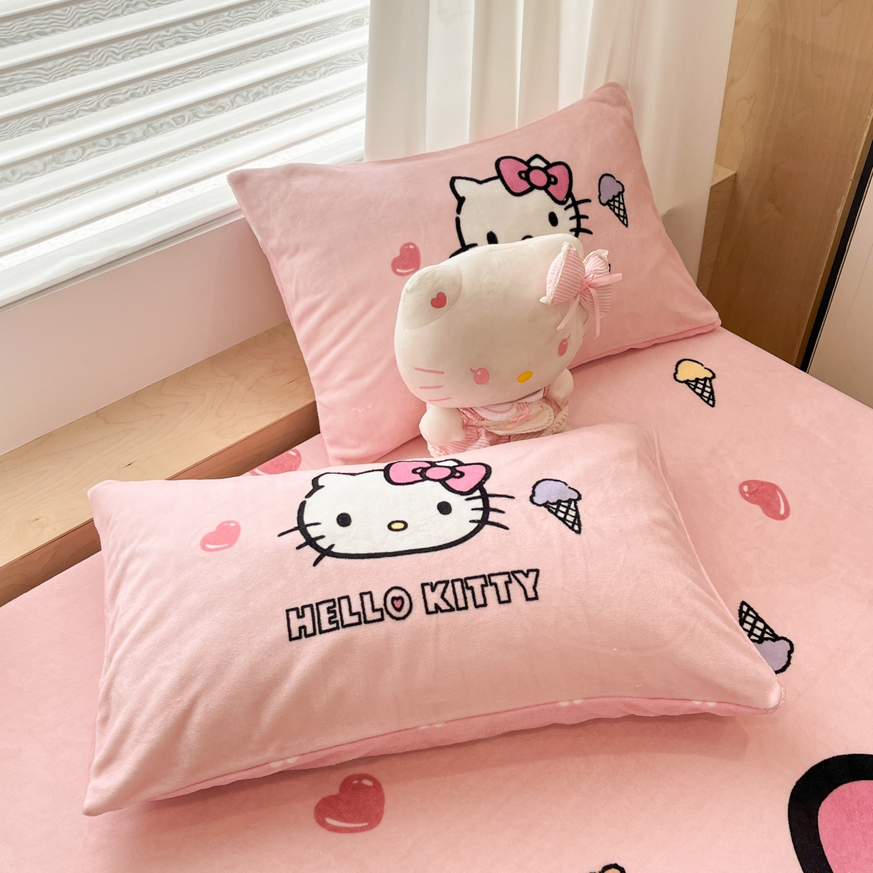 91家纺网 家纺一手货源 找家纺 暮思家居 2025新款正版授权三丽鸥大版牛奶绒数码印花单品床笠单件床笠(带标价格） 绒A版-甜筒KT