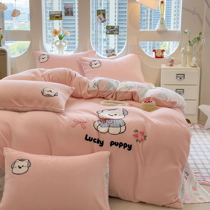 91家纺网 家纺一手货源 找家纺 （总）丝羽坊 2025新款A类潮款加厚牛奶绒四件套