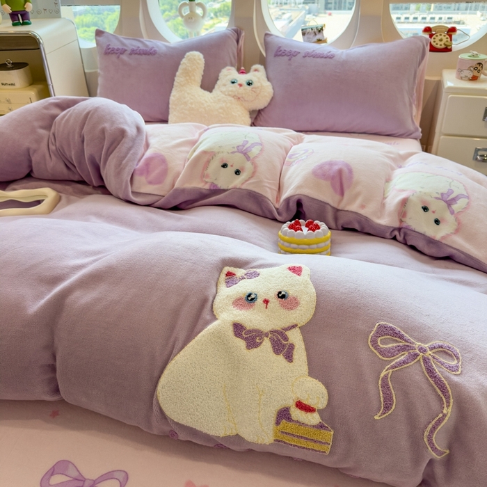 91家纺网 家纺一手货源 找家纺 丝羽坊 2025新款A类潮款加厚牛奶绒四件套 紫色喵影