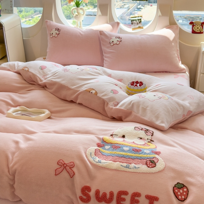 91家纺网 家纺一手货源 找家纺 丝羽坊 2025新款A类潮款加厚牛奶绒四件套 奶芙猫咪