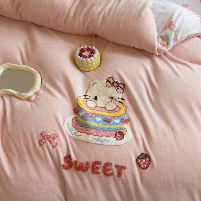 91家纺网 家纺一手货源 找家纺 丝羽坊 2025新款A类潮款加厚牛奶绒四件套 奶芙猫咪