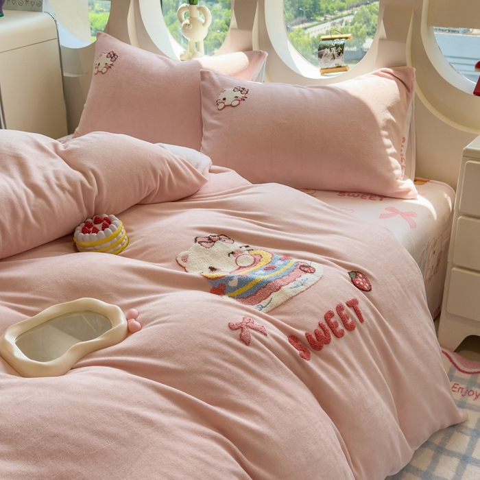 91家纺网 家纺一手货源 找家纺 丝羽坊 2025新款A类潮款加厚牛奶绒四件套 奶芙猫咪