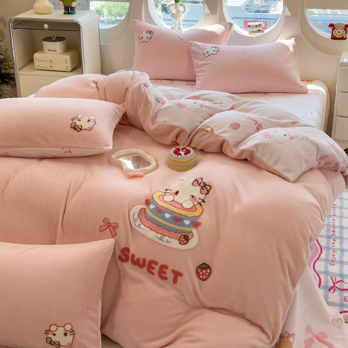 91家纺网 家纺一手货源 找家纺 丝羽坊 2025新款A类潮款加厚牛奶绒四件套 奶芙猫咪