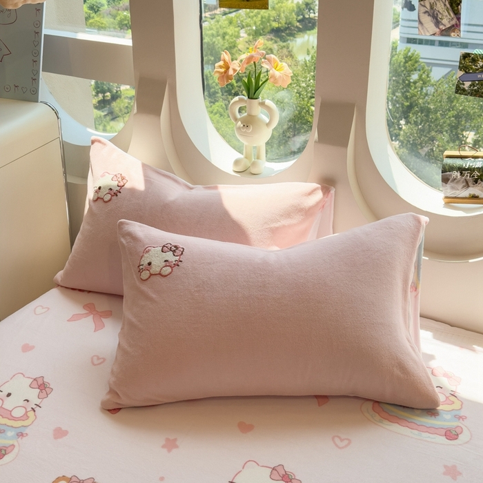 91家纺网 家纺一手货源 找家纺 丝羽坊 2025新款A类潮款加厚牛奶绒四件套 奶芙猫咪