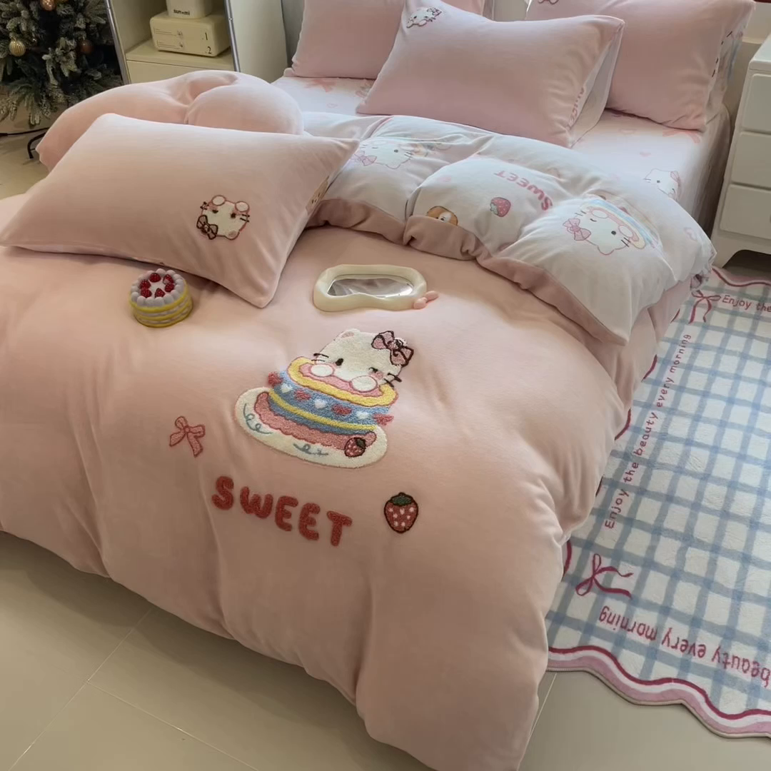 91家纺网 家纺一手货源 找家纺 丝羽坊 2025新款A类潮款加厚牛奶绒四件套 奶芙猫咪