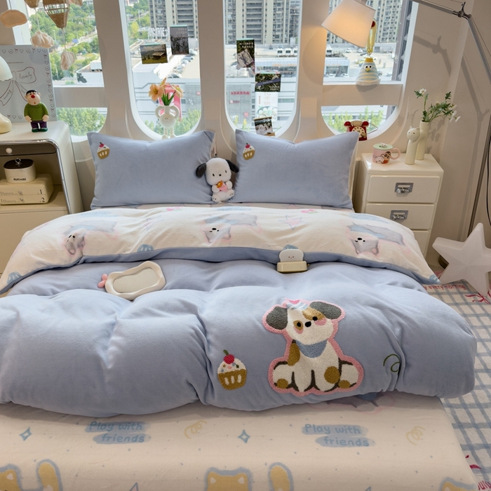 91家纺网 家纺一手货源 找家纺 丝羽坊 2025新款A类潮款加厚牛奶绒四件套 蓝调汪汪