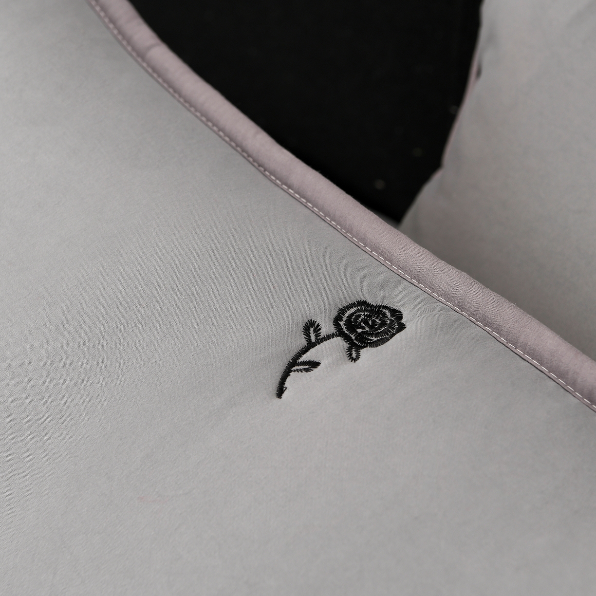 91家纺网 家纺一手货源 找家纺 推推家纺 2025新款A类水洗棉花边床笠单品床笠床笠单件 花边款玫瑰-深灰