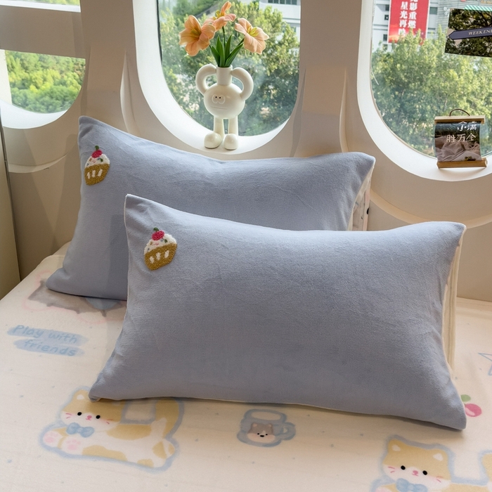 91家纺网 家纺一手货源 找家纺 丝羽坊 2025新款A类潮款加厚牛奶绒四件套 蓝调汪汪