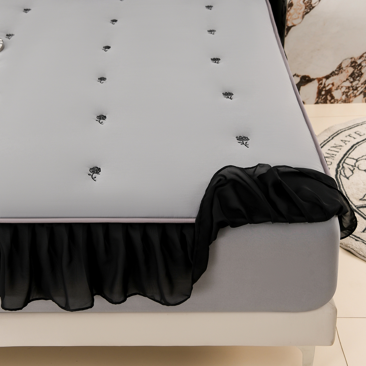 91家纺网 家纺一手货源 找家纺 推推家纺 2025新款A类水洗棉花边床笠单品床笠床笠单件 花边款玫瑰-深灰