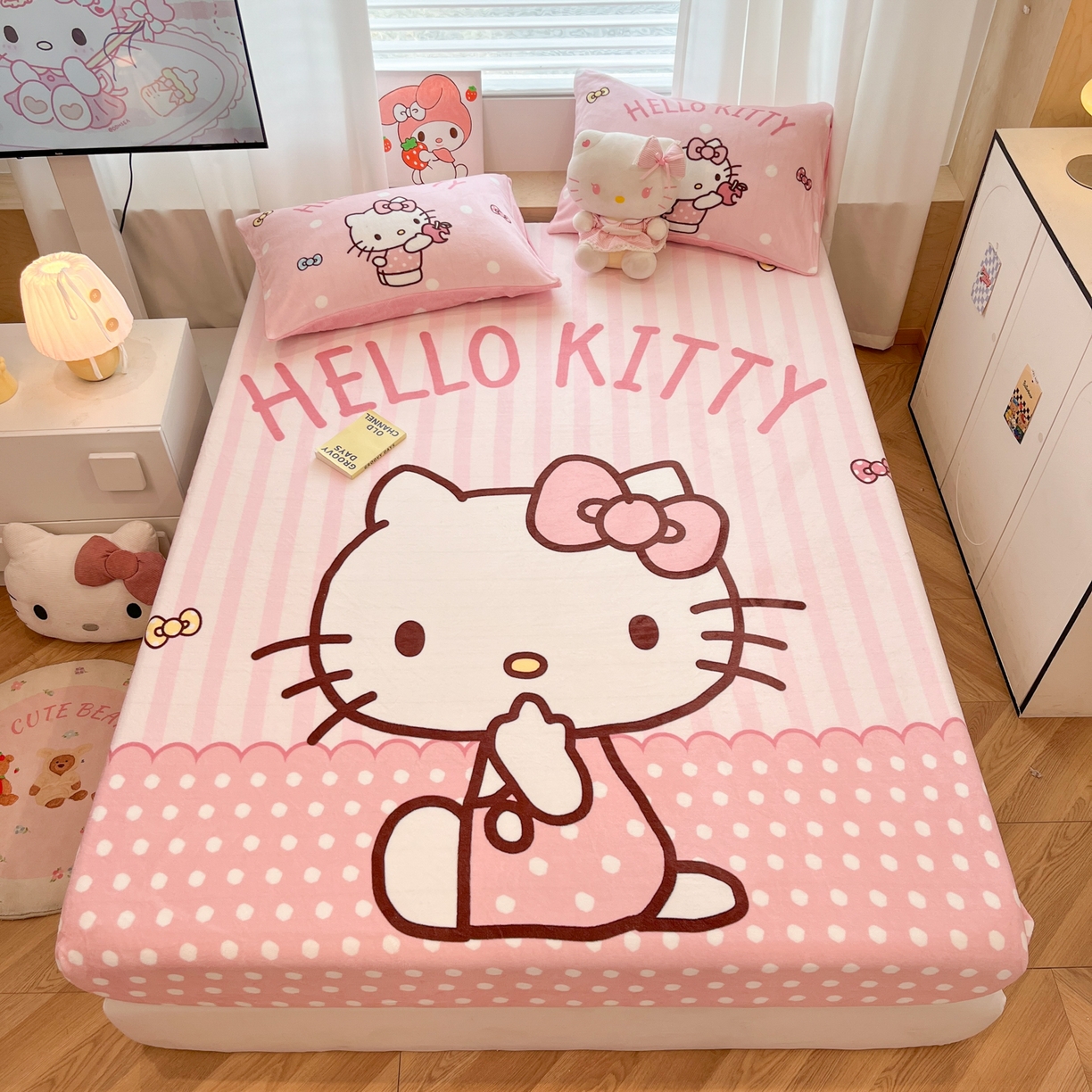 91家纺网 家纺一手货源 找家纺 暮思家居 2025新款正版授权三丽鸥大版牛奶绒数码印花单品床笠单件床笠(带标价格） 绒A版-条纹KT