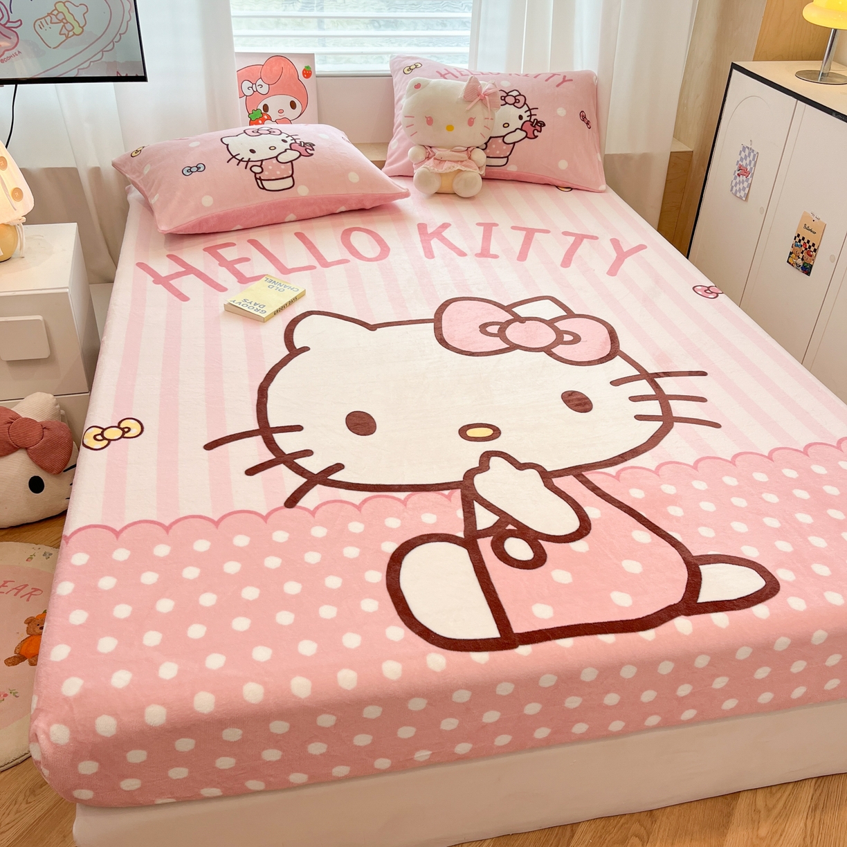 91家纺网 家纺一手货源 找家纺 暮思家居 2025新款正版授权三丽鸥大版牛奶绒数码印花单品床笠单件床笠(带标价格） 绒A版-条纹KT