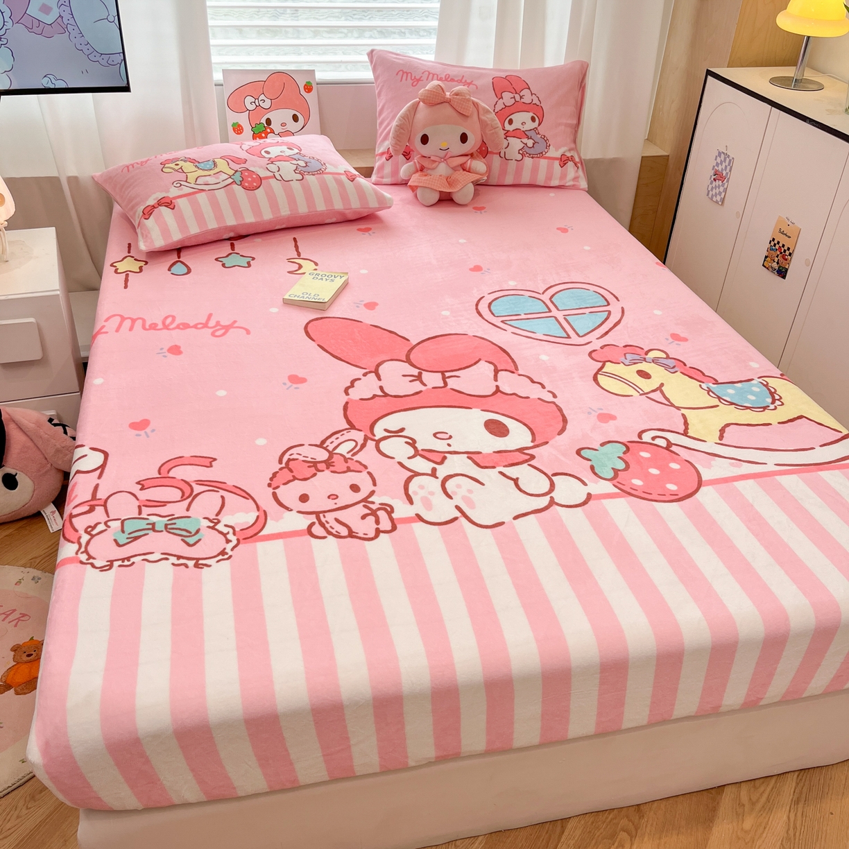 91家纺网 家纺一手货源 找家纺 暮思家居 2025新款正版授权三丽鸥大版牛奶绒数码印花单品床笠单件床笠(带标价格） 绒A版-条纹美乐蒂