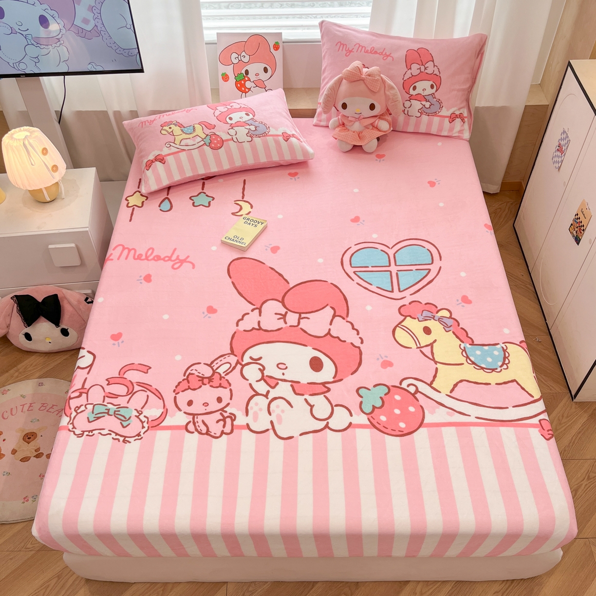 91家纺网 家纺一手货源 找家纺 暮思家居 2025新款正版授权三丽鸥大版牛奶绒数码印花单品床笠单件床笠(带标价格） 绒A版-条纹美乐蒂