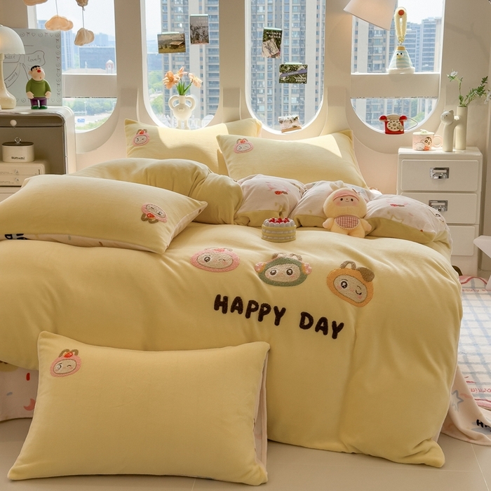 91家纺网 家纺一手货源 找家纺 丝羽坊 2025新款A类潮款加厚牛奶绒四件套 萌趣玩偶