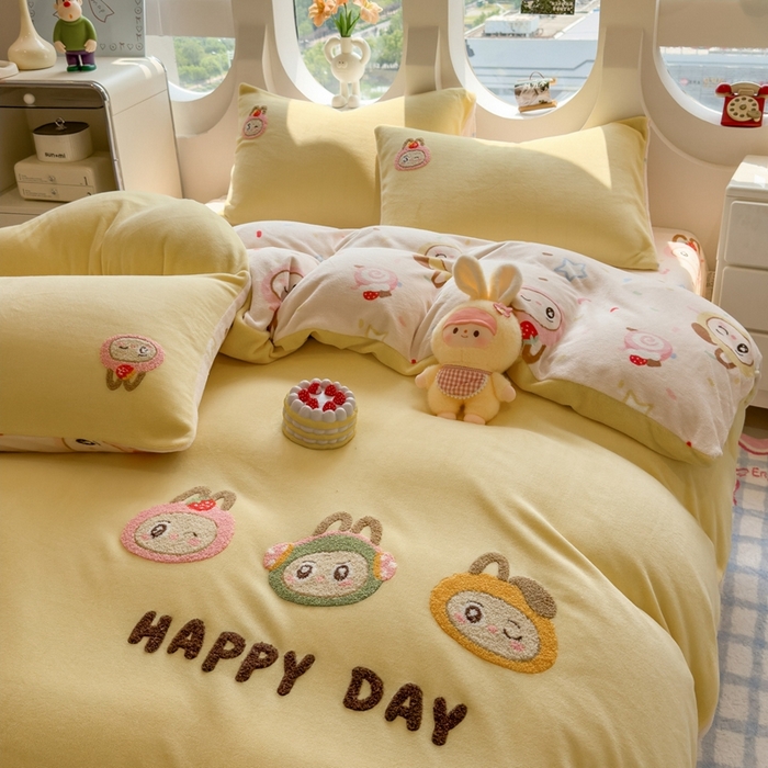 91家纺网 家纺一手货源 找家纺 丝羽坊 2025新款A类潮款加厚牛奶绒四件套 萌趣玩偶