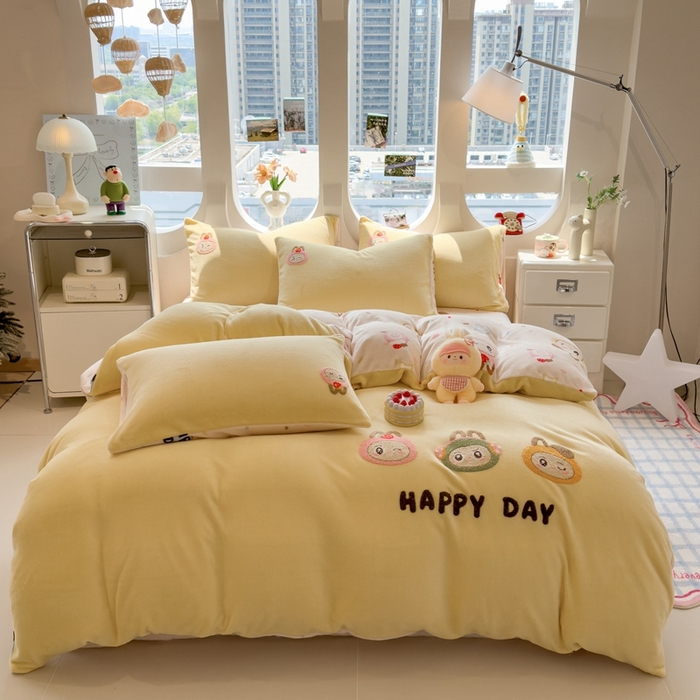 91家纺网 家纺一手货源 找家纺 丝羽坊 2025新款A类潮款加厚牛奶绒四件套 萌趣玩偶