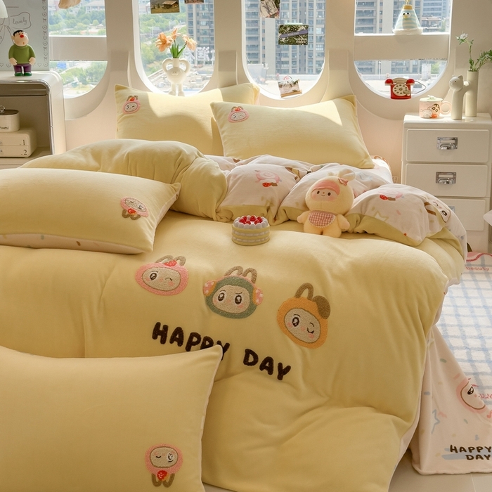 91家纺网 家纺一手货源 找家纺 丝羽坊 2025新款A类潮款加厚牛奶绒四件套 萌趣玩偶