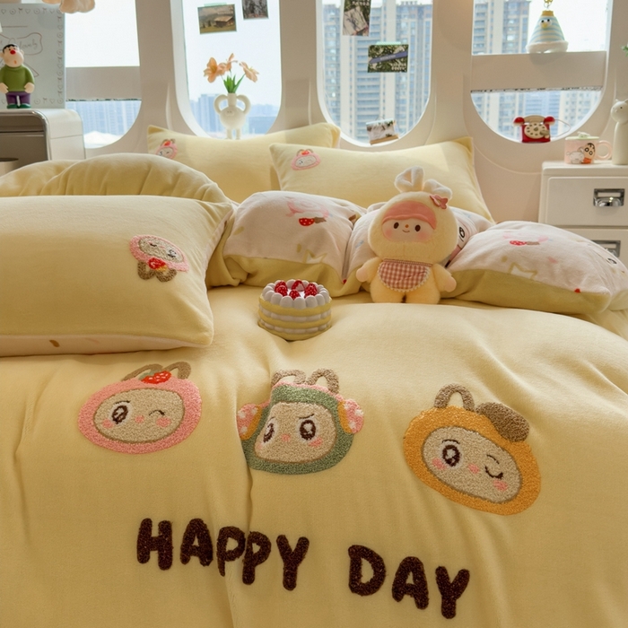 91家纺网 家纺一手货源 找家纺 丝羽坊 2025新款A类潮款加厚牛奶绒四件套 萌趣玩偶