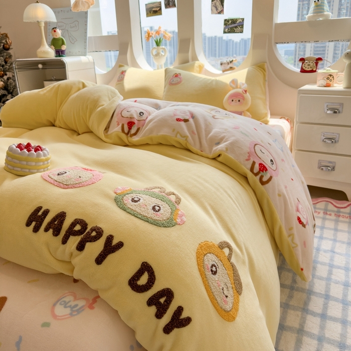 91家纺网 家纺一手货源 找家纺 丝羽坊 2025新款A类潮款加厚牛奶绒四件套 萌趣玩偶