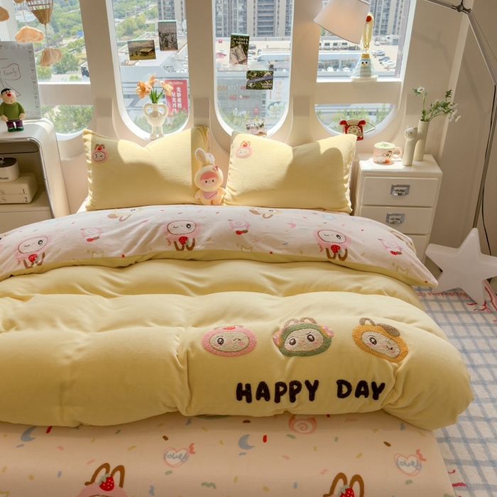 91家纺网 家纺一手货源 找家纺 丝羽坊 2025新款A类潮款加厚牛奶绒四件套 萌趣玩偶