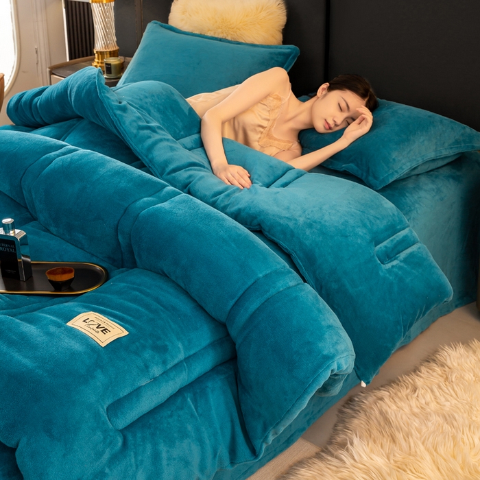 91家纺网 家纺一手货源 找家纺 81号家纺 2025新款双面牛奶绒纯色冬被被子被芯 宝石蓝